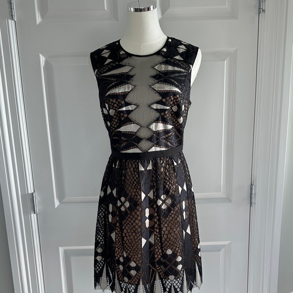 BCBGMaxAzaria Kailey Black Lace Trim Cutout Nude Geometric Mini Cocktail Size 8